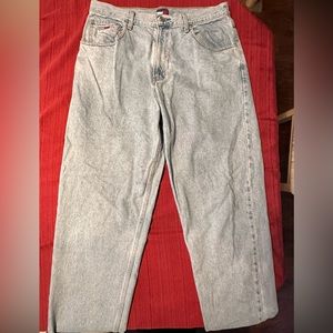 Tommy Hilfiger 36" x 32 leghth